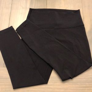 Lululemon size 6 cropped leggings
